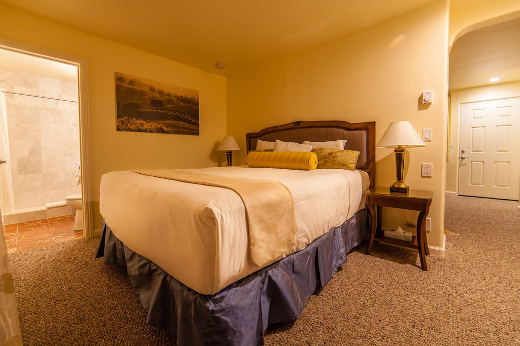 The Vendange Carmel Inn & Suites Szoba fotó