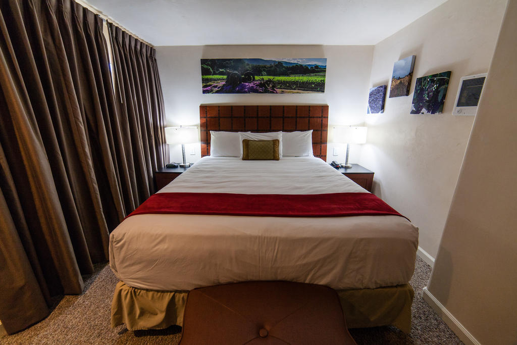 The Vendange Carmel Inn & Suites Szoba fotó