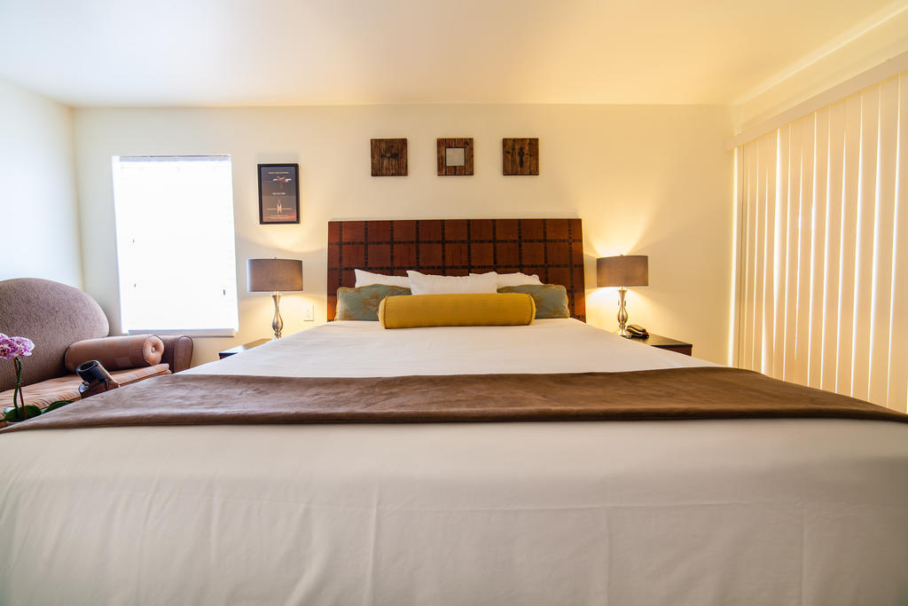The Vendange Carmel Inn & Suites Szoba fotó