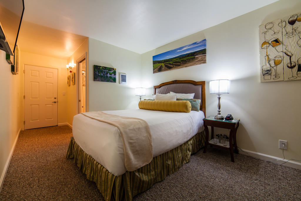 The Vendange Carmel Inn & Suites Szoba fotó